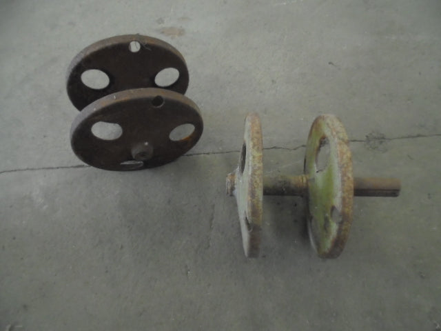 For CLASS ROUND BALER ROLLER END DRIVE SHAFTS