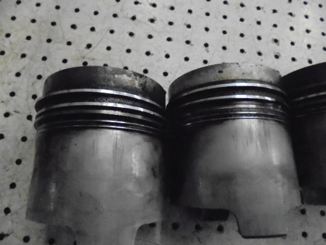 For FORD 5610 ENGINE PISTONS set of 4