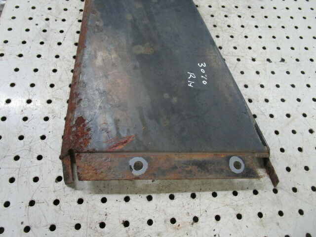 for, Massey Ferguson 3070 RH Rear Wing Panel at Rear of Cab in Good Condition