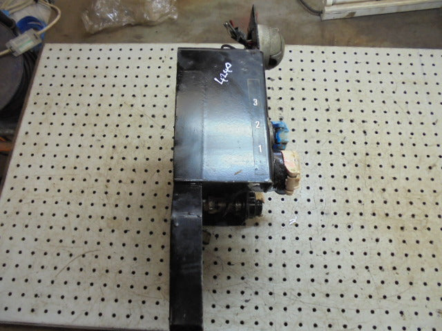 For CASE 4240 REAR HYDRAULIC SPOOL VALVE COUPLINGS BRACKET