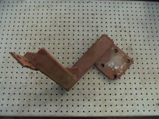 For INTERNATIONAL 434 LH FRONT CAB MOUNT