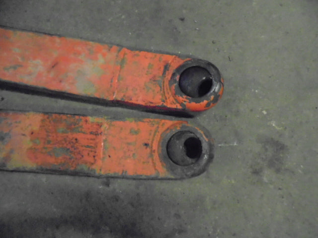 For DAVID BROWN 1490 PAIR HYDRAULIC ARMS WITH HOOK ENDS