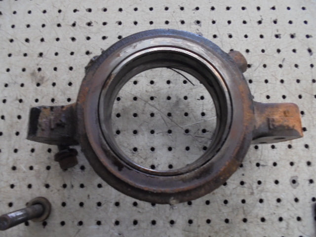 For CASE 4230 4240 895 4wd CARRERO 707 FRONT AXLE BEAM REAR BRACKET  CARRIER