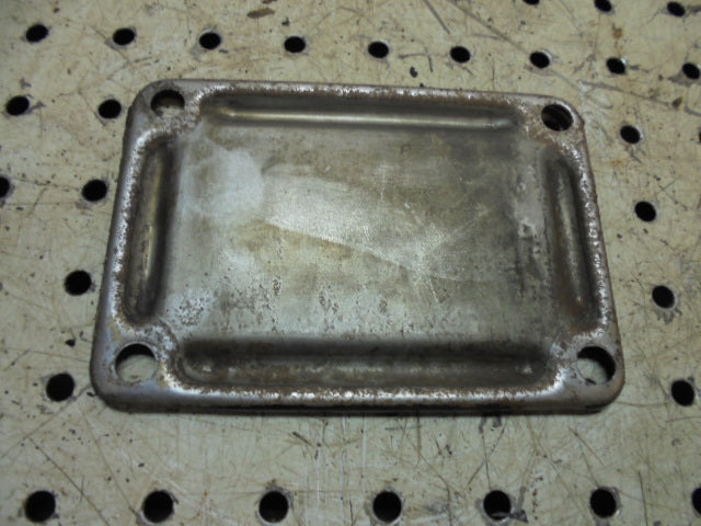 For CASE 4240 / 895 ENGINE TIMING GEAR ACCESS PLATE