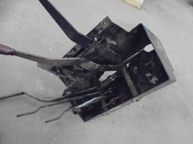 For FORD 5610 6610 7610 SQ CAB HYDRAULIC LEVERS & MOUNTING BOX