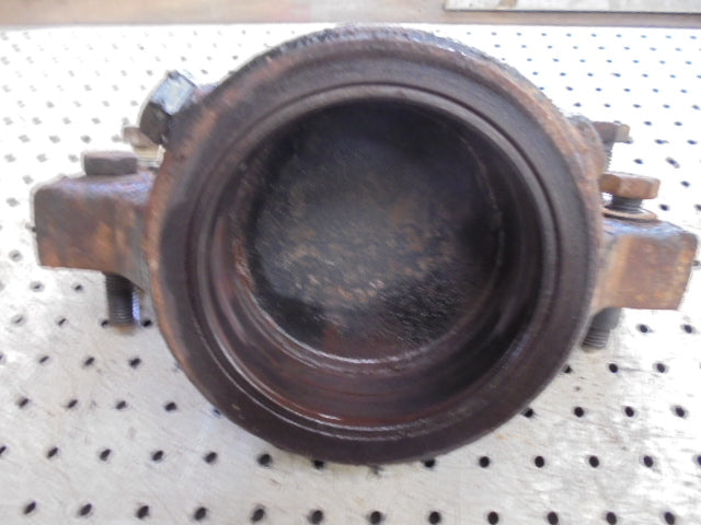 For CASE 4230 4240 895 4wd CARRERO 707 FRONT AXLE BEAM FRONT BRACKET  CARRIER