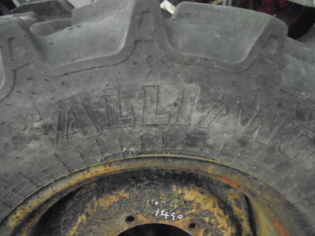 For DAVID BROWN 1490 1494 12.4 X 24 WHEEL & TYRE
