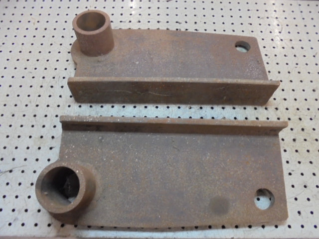 For MANITOU ATTACHMENTS WELD-ON BRACKETS - PAIR