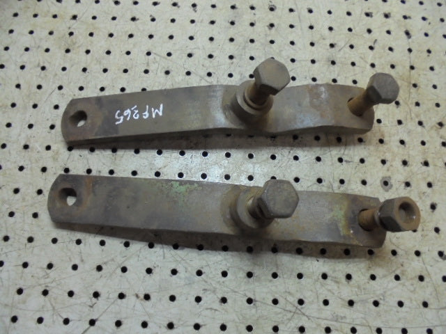 For MASSEY FERGUSON 365 390 REAR HYDRAULIC ARM STABALISER BRACKETS - PAIR