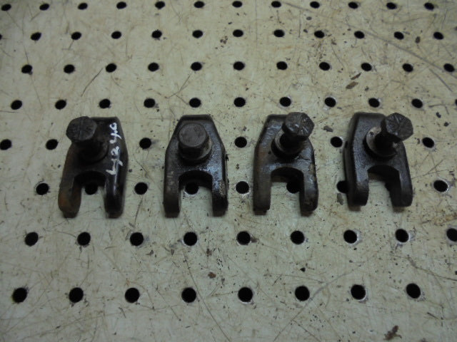 For CASE 4240 / 895 FUEL INJECTORS CLAMP BRACKETS - SET OF 4