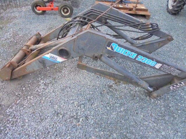 QUICKE 2300E LOADER WITH MF 390 4wd BRACKETS
