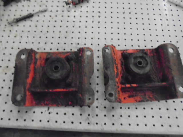 For DAVID BROWN 1490 REAR CAB MOUNTINGS WITH MOUNTING PLATES