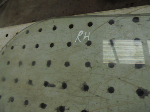 For INTERNATIONAL 434 RH LOWER SIDE GLASS FIXED