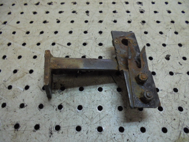 For CASE 4240 RH BONNET SIDE PANELS RETAINING BRACKET