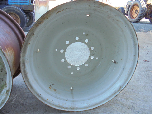 For NEW HOLLAND CX COMBINE 460/70R24 REAR (STEERING) WHEELS PAIR