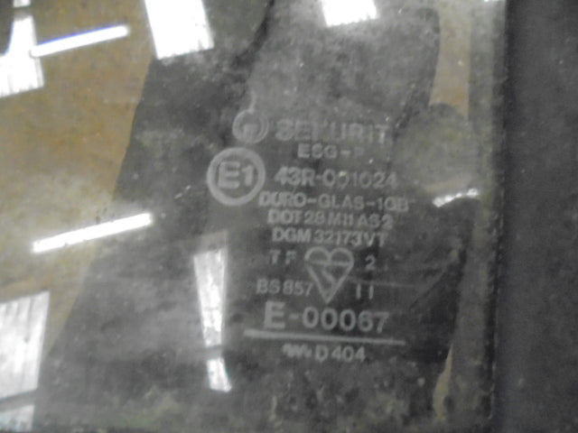 For DAVID BROWN 1490 1390 1494 1394 RH FRONT LOWER GLASS & RUBBER SURROUND