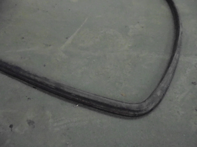 For FORD 5610 6610 7610 SQ CAB WINDSCREEN RUBBER SEALER