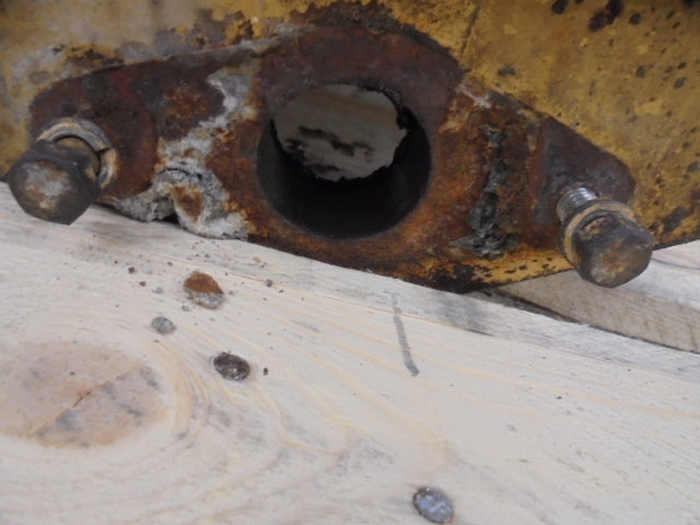 For FORD 545D 550 2wd FRONT AXLE BOULSTER