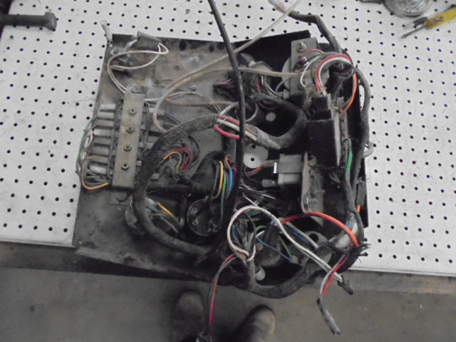 For MASSEY FERGUSON 550 CAB DASH ASSEMBLY WITH DASH WIRING LOOM