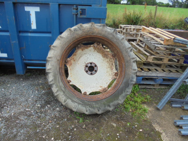 For FORD 4000 / 4600 13.6 X 36 REAR WHEEL & TYRE