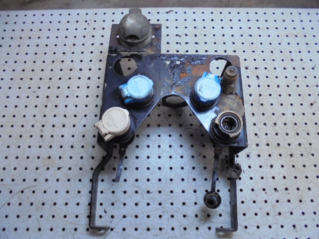 For CASE 4240 REAR HYDRAULIC SPOOL VALVE COUPLINGS BRACKET