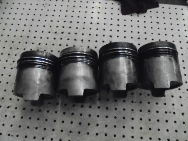 For FORD 5610 ENGINE PISTONS set of 4