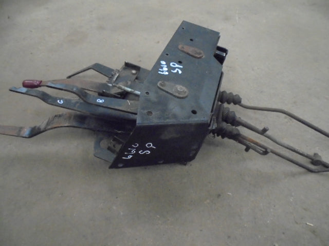For FORD 5610 6610 7610 SQ CAB HYDRAULIC LEVERS & MOUNTING BOX