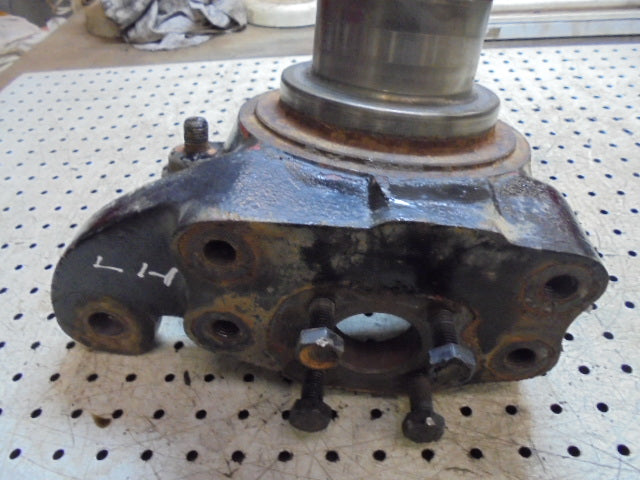 For CASE 4240,30 / 895 CARRERO 707 4wd FRONT AXLE LH SWIVEL HOUSING