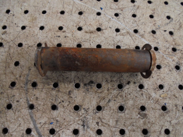 For FORD 5030 TOPLINK BRACKET TO REAR CASING PIN