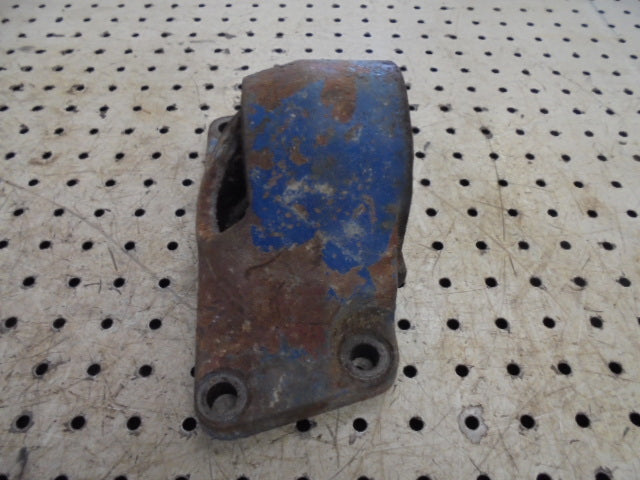 For FORD 4600 2wd FRONT AXLE BEAM TO BOULSTER BRACKET