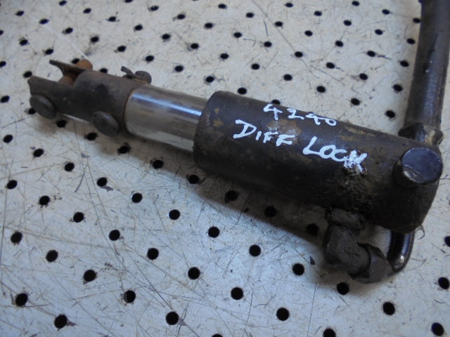 For CASE 4240 DIFF LOCK ENGAGING RAM