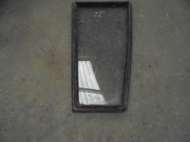 For DAVID BROWN 1490 1390 1494 1394 RH FRONT LOWER GLASS & RUBBER SURROUND