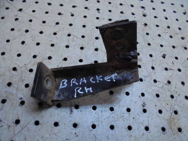 For CASE 4240 RH BONNET SIDE PANELS RETAINING BRACKET