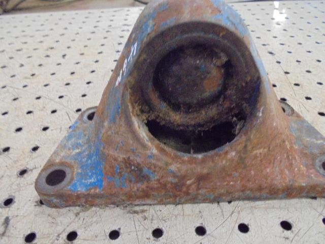 For FORD 4600 2wd FRONT AXLE BEAM TO BOULSTER BRACKET