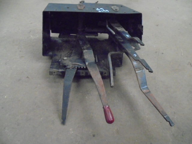 For FORD 5610 6610 7610 SQ CAB HYDRAULIC LEVERS & MOUNTING BOX