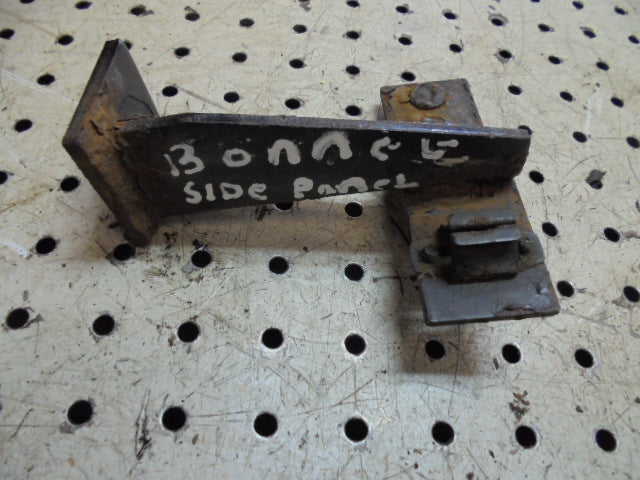 For CASE 4240 RH BONNET SIDE PANELS RETAINING BRACKET