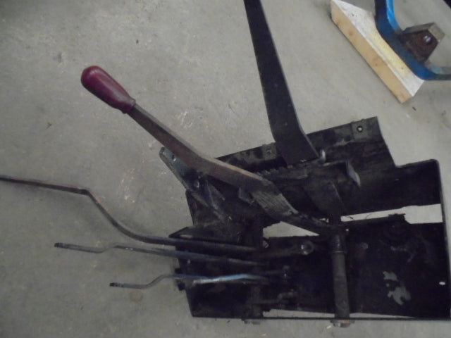 For FORD 5610 6610 7610 SQ CAB HYDRAULIC LEVERS & MOUNTING BOX