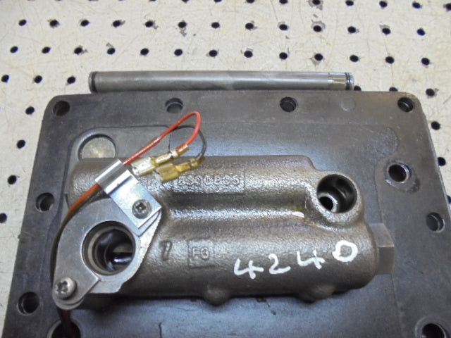 For CASE 4240/4230 GEARBOX TORQ AMP SOLENOID SWITCH & PLATE