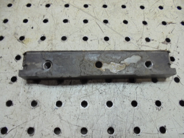 For CASE 4240/4230 ENGINE SUMP REAR MOUNTING BLOCK