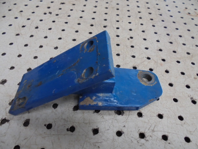 For FORD 5610 6610 7610 RH AUX SPOOL VALVE MOUNTING BRACKET