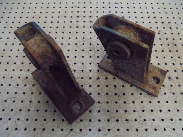 For FORD 4600 Q CAB REAR CAB MOUNTS PAIR