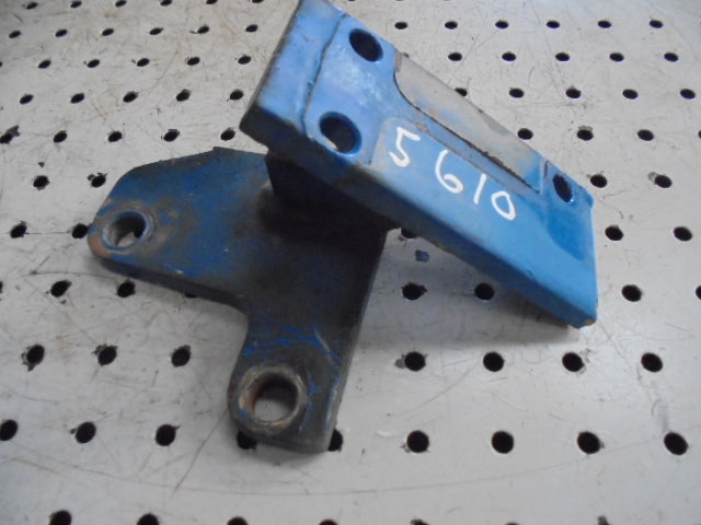 For FORD 5610 6610 7610 RH AUXILLIARY SPOOL VALVE MOUNTING BRACKET