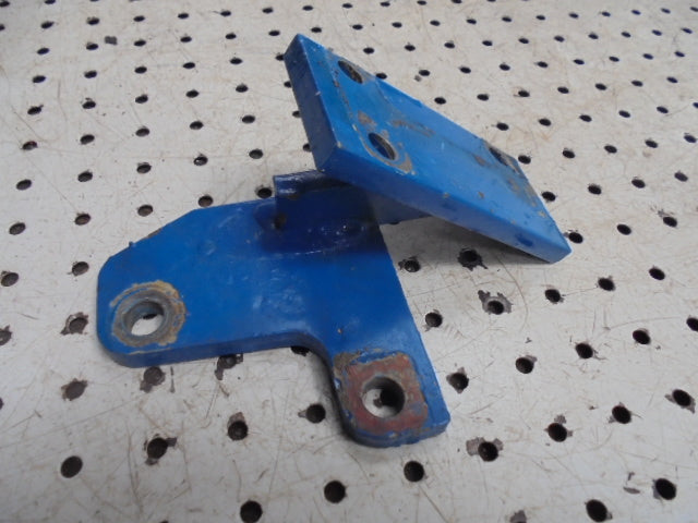 For FORD 5610 6610 7610 RH AUX SPOOL VALVE MOUNTING BRACKET