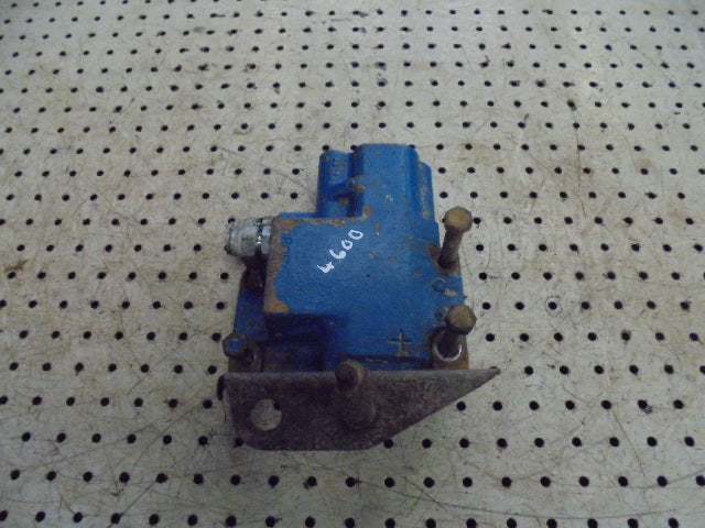 For FORD 4000 4600 SPOOL VALVE c/w LEVER SHAFT & BRACKET