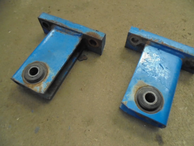 For FORD 5610 6610 7610 SQ CAB REAR MOUNTINGS PAIR
