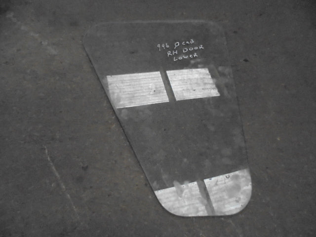 For DAVID BROWN 996 Q CAB RH LOWER DOOR GLASS