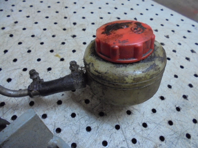 For CASE 4240 LP CAB CLUTCH MASTER CYLINDER & RESERVOIR