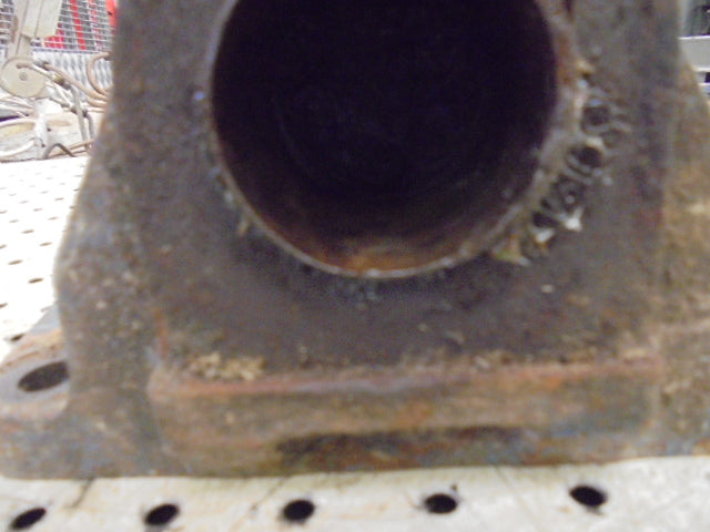 For FORD 4600 2wd FRONT AXLE BEAM TO BOULSTER BRACKET