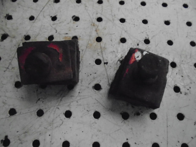 For DAVID BROWN 990 996 ENGINE RADIATOR MOUNTING BOLTS & RUBBER BLOCKS