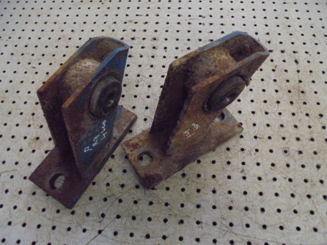 For FORD 4600 Q CAB REAR CAB MOUNTS PAIR